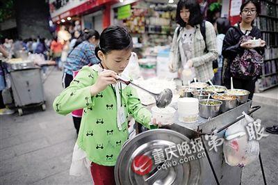 10岁女孩<em>卖</em>粥贴补家用 曾<em>卖头发</em>给奶奶压岁<em>钱</em>