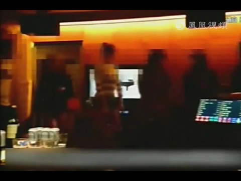 <em>传播妹</em>站KTV大门口如选妃 招揽客人任意叫价