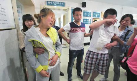 7岁男童撒尿遭电击 浑身起火面临截肢(1)