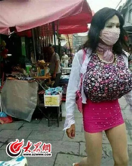 男子扮巨胸女进<em>女厕偷窥</em> 被依法行政拘留(组图