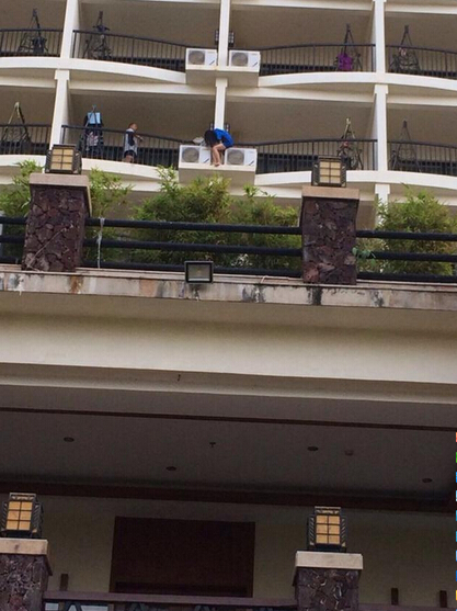 川航跳楼:90后空姐醉酒跳楼现场图被抓拍 川航