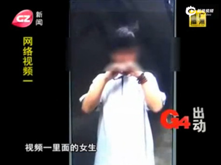 初中<em>女生</em>被逼吃避孕套粘液流出 男生一旁全程