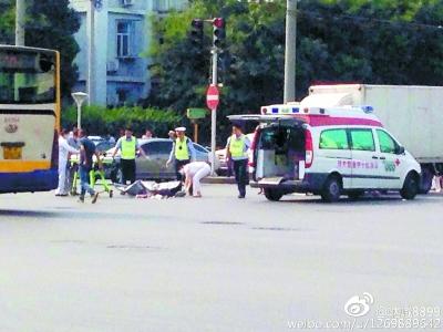 “北京街头货车撞电动车 外卖送餐员死亡