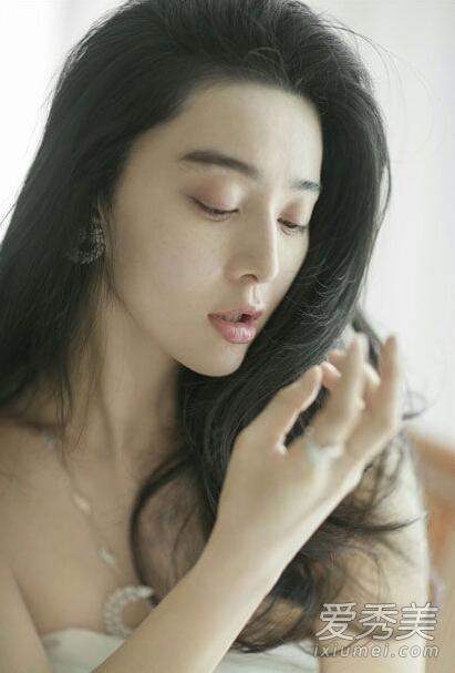 范冰冰曝全素颜<em>写真</em> 气质清新如<em>少女</em>(5)_法治频