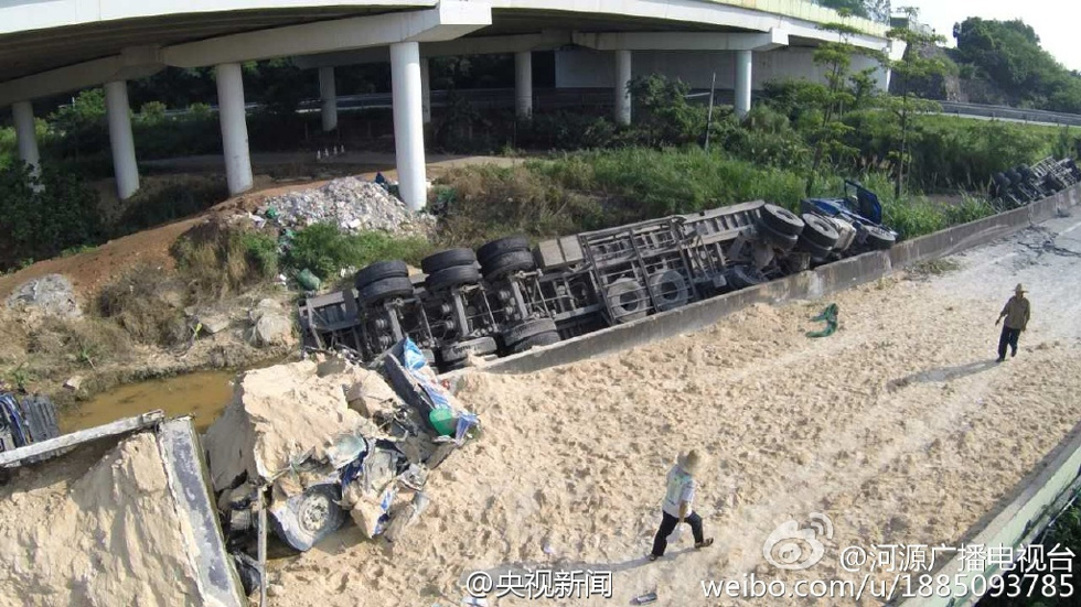 粤赣高速广州至河源方向匝道断裂 车辆坠落致