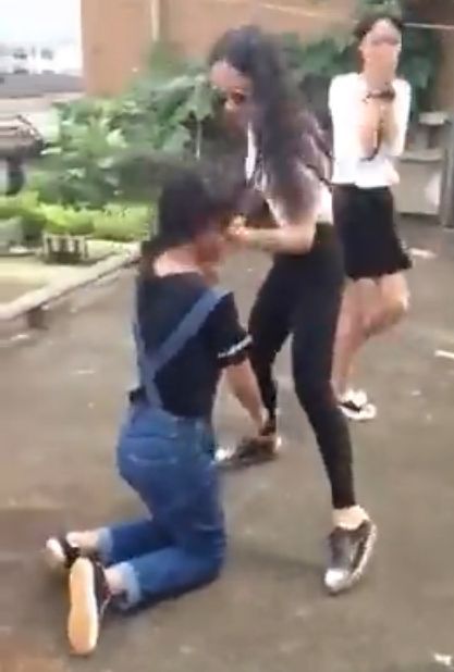 网曝江西永新县多名女<em>初中</em>生围殴<em>女生</em> _法治要