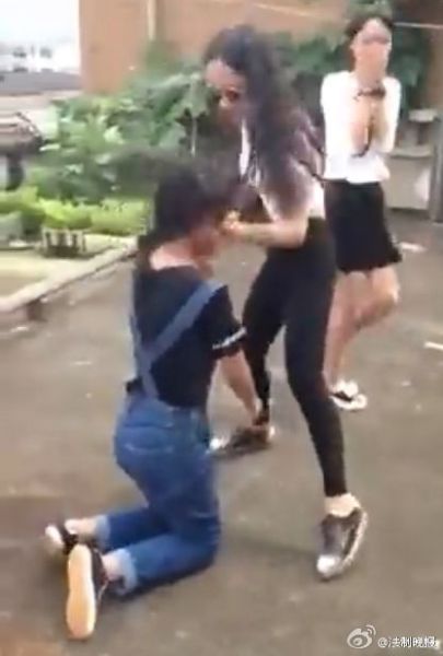 江西永新多名女初中生围殴女生 当地警方介入