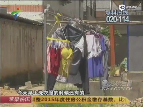 监拍西裤男后巷盗窃<em>女性内衣</em> 右手做<em>不雅</em>动作
