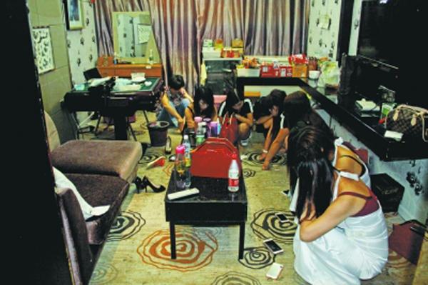 网络破获男女招嫖案爱爱情趣赤裸多名v网络被美女翘牛仔裤警方臀图片