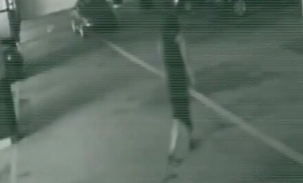 监拍﹕停车场灵异事件 <em>长腿美女</em>拦车后神秘消