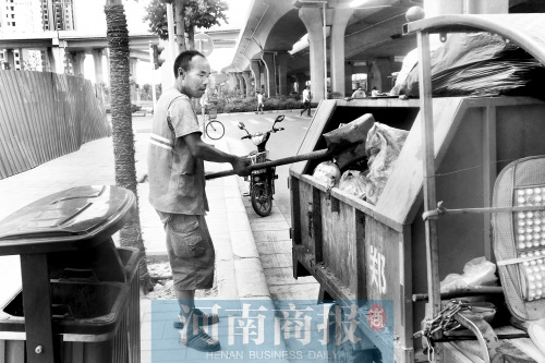 坐拥八九百平方米房产 郑州拆一代甘愿扫大街