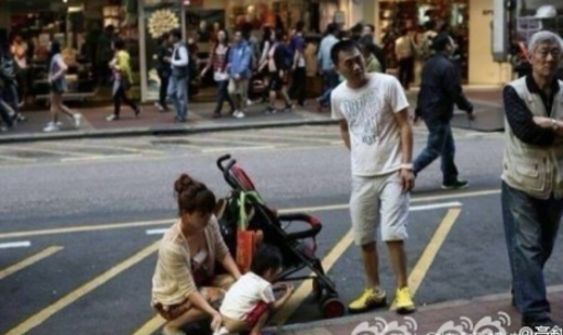 警方澄清陆客小孩街头小便遭拍 闾丘露薇遭遇