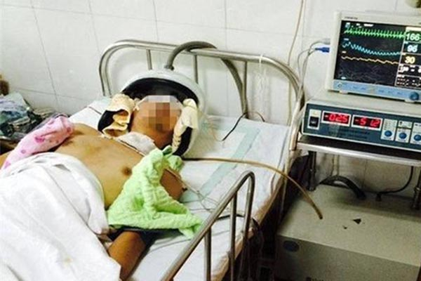 西安高校老师偷拍女生洗澡 遭学生暴打致病危