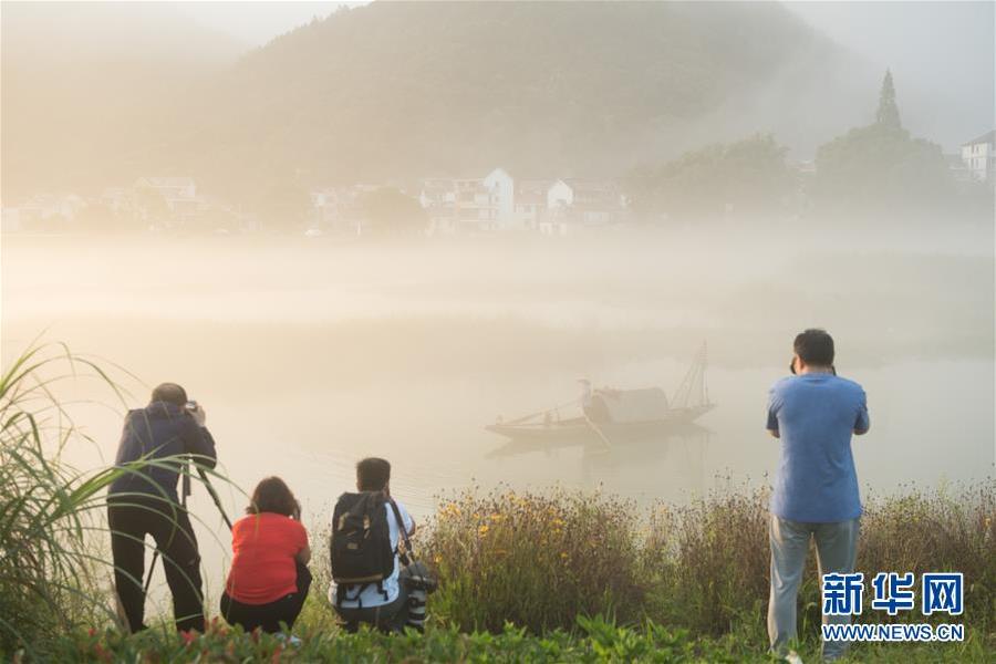 逐梦港珠澳大桥》在广州首发