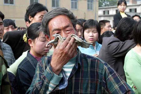 14万百姓痛别女公安局长