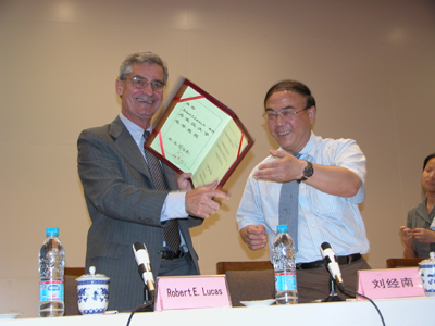 1995诺贝尔经济学奖_1995年获得诺贝尔经济学奖(2)