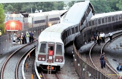 华盛顿地铁追尾9死76伤