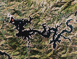 湖北明山水库酷似巨龙 航拍图遭疯狂转载