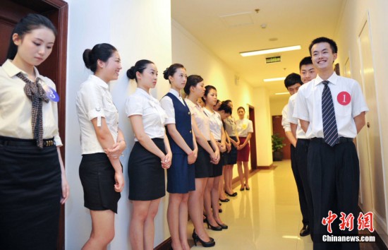 云南一航空公司空乘招聘 贵阳俊男靓女面试(组