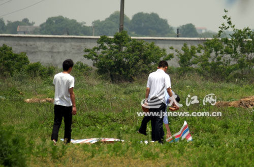 南昌女子裸死空地疑遭性侵 上身<em>裸露</em>下身流血