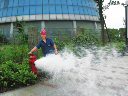 绵阳水污染追踪:暴雨稀释江水 水质有望很快达