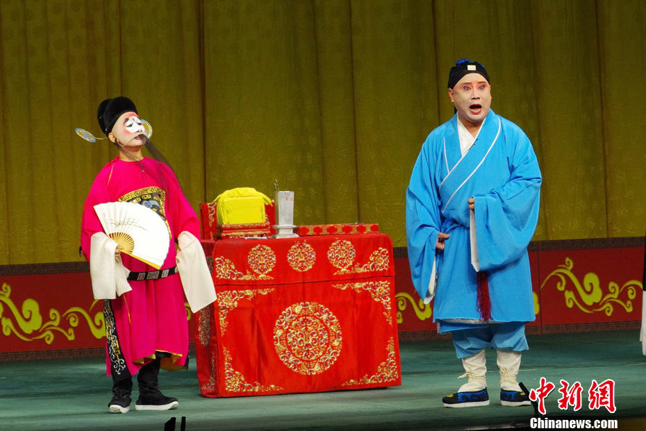 郭德纲携德云社弟子演出传统评剧