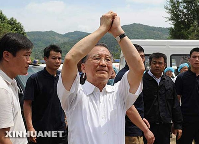 平民总理 温家宝20个感人瞬间 首曝 落泪照