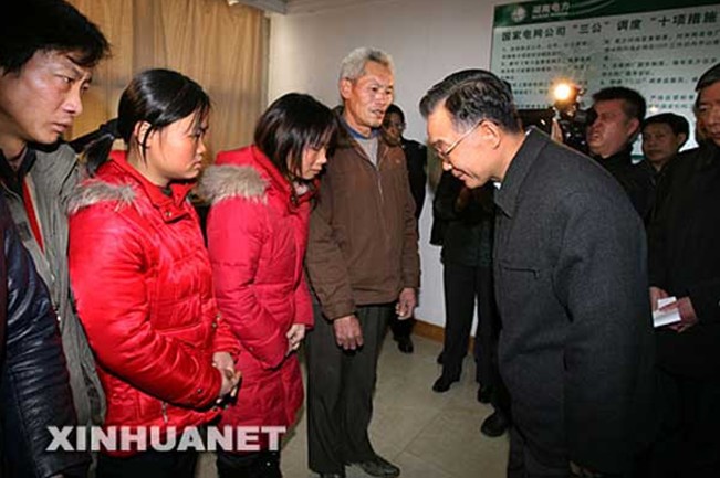 平民总理 温家宝20个感人瞬间 首曝 落泪照