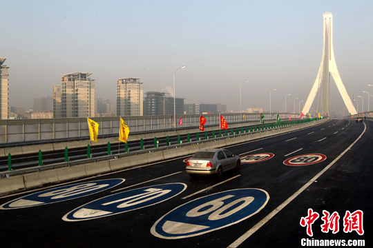 中国节假日高速 0023ae68759011bce2bb5c.jpg