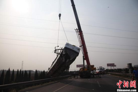 青银高速山东淄博段车祸追踪:多名重伤员仍未