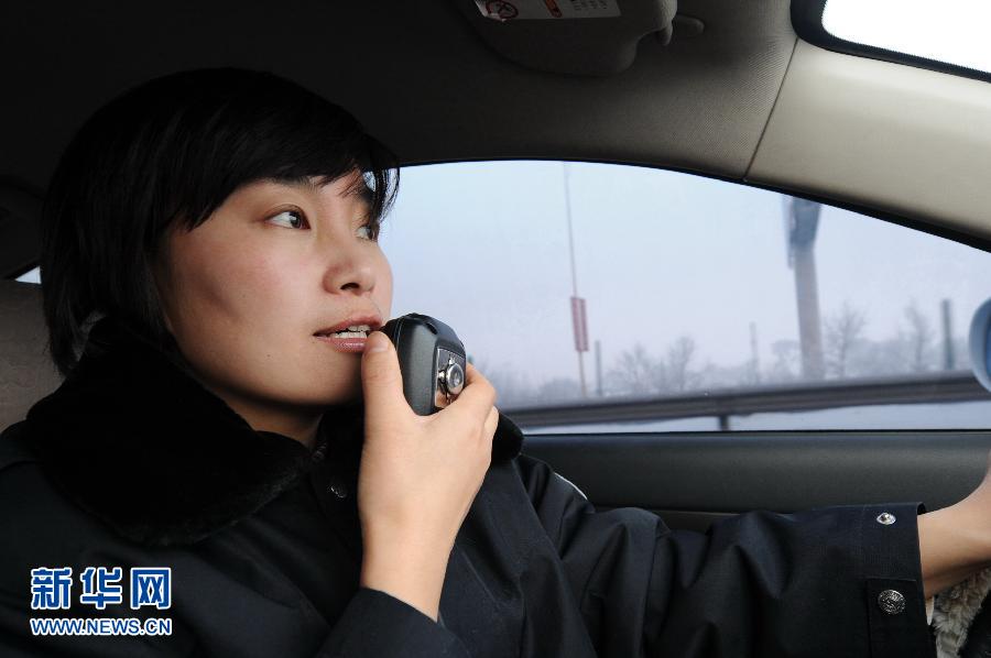 警花常鸿玲：警车是办公桌图片