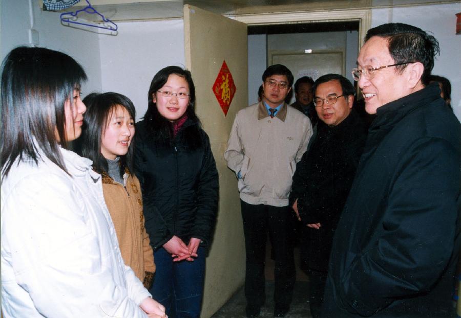 "多做实事不图虚名"——记中共中央政治局常委俞正声