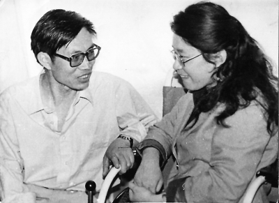 1982年，雷抒雁采访张海迪。