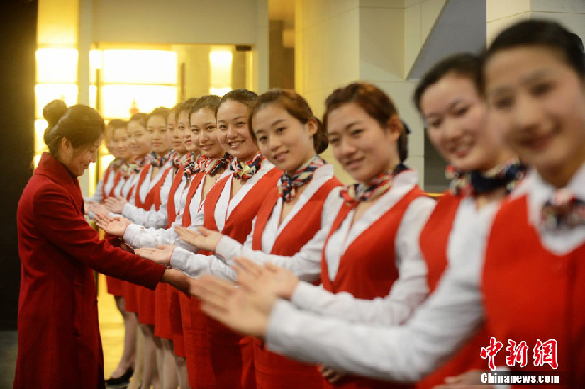 烟花三月 准<em>空姐</em>美女扮靓瘦西湖(4)_光明网