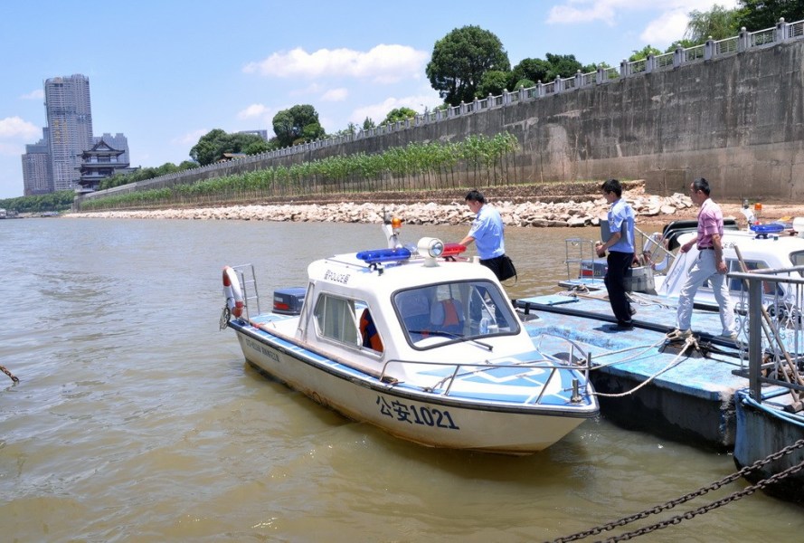 捞尸水警图片