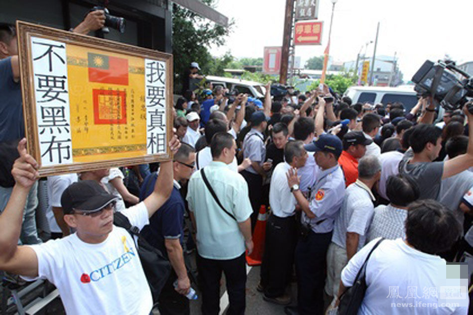  马英九 出席洪仲丘遗体 告别 式(22)_光明网