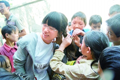 朱启平和岩口<em>爱心</em>支教队:唤醒山里娃的飞翔梦