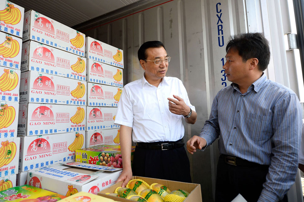 李克强在海口考察 渔民赠总理特殊礼物(高清组