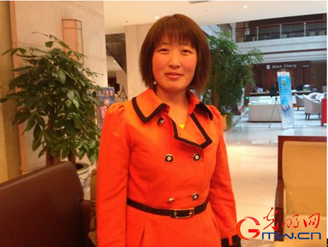 女大学生村官代表方丽:申纪兰老师让我多学习_