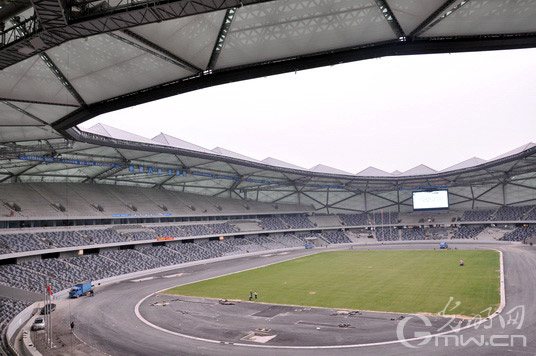 璀璨水晶石 闪耀新深圳:深圳大运中心主体育场
