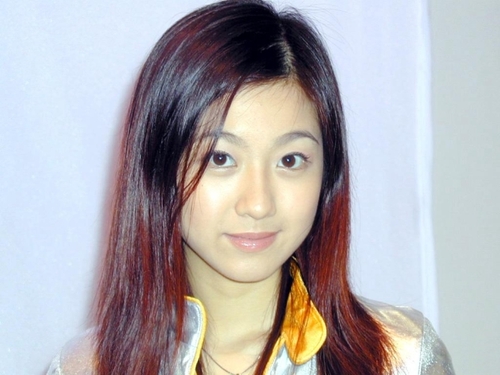 \四叶女\陈自瑶两次被拍下<em>与女</em>记者拍拖