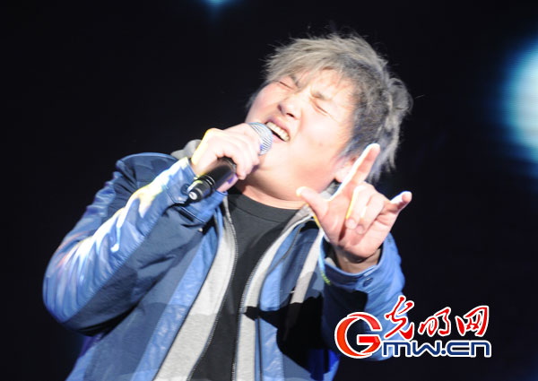 小沈阳孙楠庞龙梁天 羽毛球队2012春晚众星闪