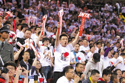北京男篮17年首夺冠 五棵松顿成泪海 成为第4支CBA总冠军球队图片 135846 400x266