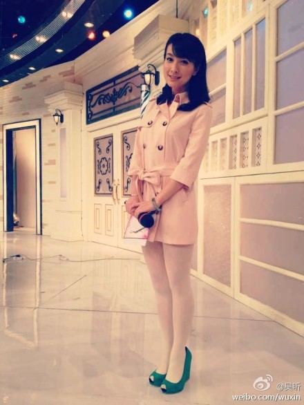 《<em>快乐大本营</em>》女主播吴昕自拍照海量曝光 纯