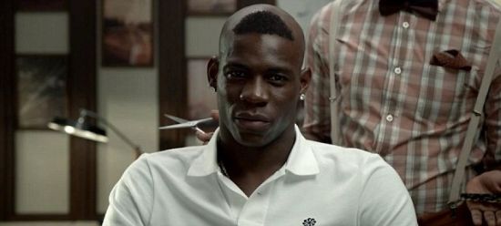 巴洛特利代言百变造型 <em>理</em>罗纳尔多和小罗<em>发型</em>