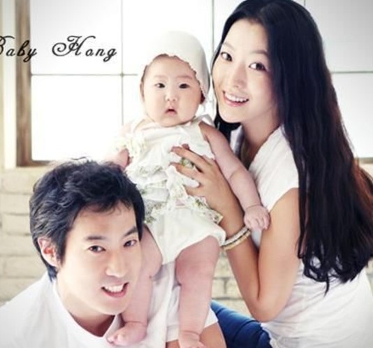  刘德华 女儿 今日 满月低调庆祝 明星罕见全家福