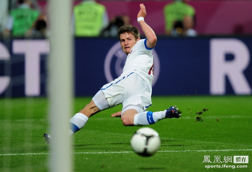 欧洲杯小组首轮十佳球 老兵舍瓦领衔[高清](1)