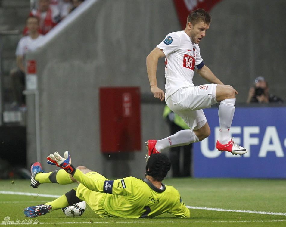 欧洲杯希腊1-0俄罗斯奇迹出线 捷克1-0波兰送