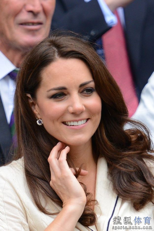 威廉王子夫妇 现身温网   凯特王妃 甜美迷人(高清