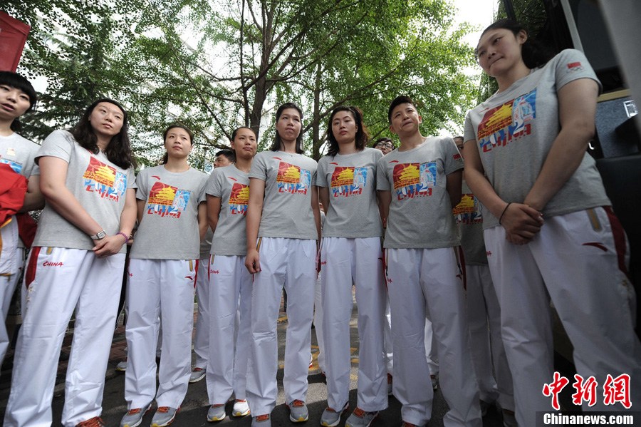 中国<em>女排</em>出征伦敦<em>奥运</em>会(1)_光明网